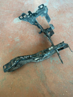 1155840602 BMW 5 SERİSİ G30 G31 SOL FAR BRAKETİ | MOTOLAND