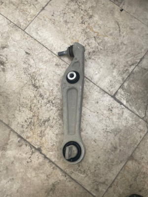 128834199B TESLA MODEL Y SALINCAK | MOTOLAND