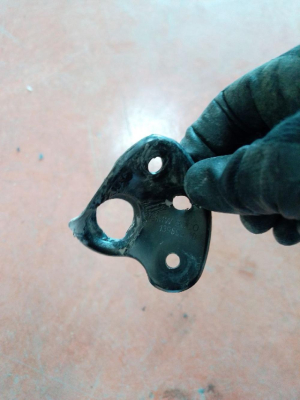 139896 BMW 5 SERİSİ F10 KAPUT KİLİDİ PARÇASI 4İ24