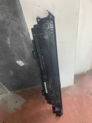 17118666838 / 8666838 BMW 3 SERİSİ G20 RADYATÖR BAKALİTİ
