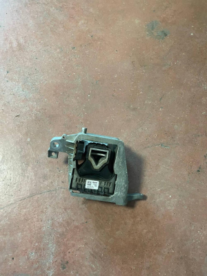 17276810 / 172768 BMW X1 F48 MOTOR TAKOZU | MOTOLAND