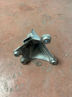 18574711 BMW 7 SERİSİ G70 MOTOR MONTAJ BRAKETİ | MOTOLAND