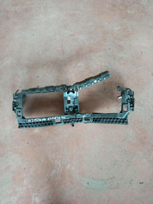 18715610 BMW 5 SERİSİ ÖN PANJUR TUTUCU