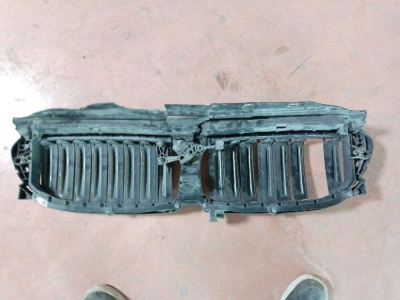 18715610 BMW 5 SERİSİ G30 ÖN PANJUR İÇ MASKESİ 4H1