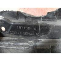 18715610 BMW 5 SERİSİ G30 ÖN PANJUR İÇ MASKESİ 4H1