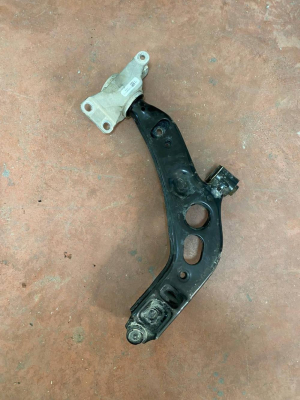 31128864277 BMW X1 U11 U12 X2 U10 F70 2 SERSİ U06 AMOTİSÖR KOLU ﻿| MOTOLAND