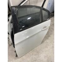 41007203647 BMW 3 SERİSİ E90 DOLU SOL ARKA KAPI
