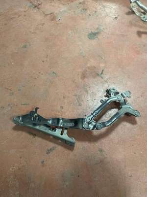 4100793338612 / 7933386 BMW İ SERİSİ İX İ20 KAPUT MENTEŞESİ