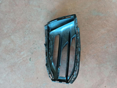 5111 7459718 BMW 1 F40 SAĞ TAMPON IZGARASI