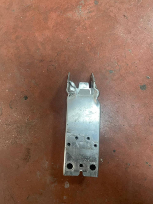 511110031013 / 10031013 BMW 1 SERİSİ F40 F48 ÖN TAMPON DEMİRİ