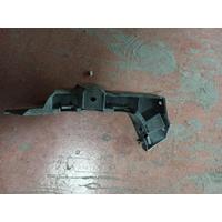 51113400920 / 3400920 BMW X3 E83 ÖN SAĞ TAMPON BRAKETİ 4H7