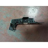 51113400920 / 3400920 BMW X3 E83 ÖN SAĞ TAMPON BRAKETİ 4H7