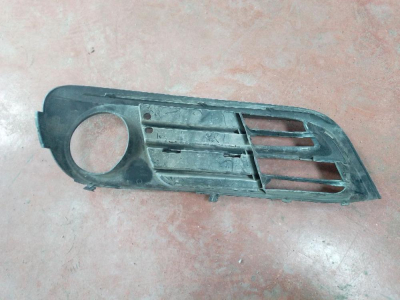 51117331735 / 7331735 BMW 5 SERİ F10 SOL SİS FARI ÇERÇEVESİ 4G18