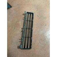 51117385267 / 7385267 BMW 5 SERİSİ G30 ORTA TAMPON IZGARASI