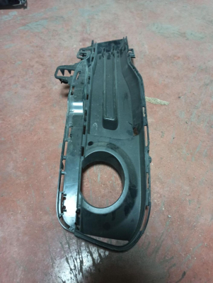 51117396858 / 7396858 BMW 3 F30 F31 SAĞ FAR KAPAĞI IZGARASI 4H1