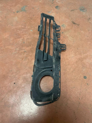 51117396878 / 7396878 BMW 3 SERİSİ F30 SİS FARI IZGARA