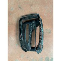 51117459717 / 7459717  BMW 1 SERİSİ F40 SPORT-LUXURY SOL SİS FARI ÇERÇEVESİ