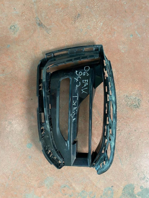 51117459717 / 7459717  BMW 1 SERİSİ F40 SPORT-LUXURY SOL SİS FARI ÇERÇEVESİ