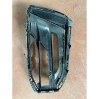 51117459717 / 7459717  BMW 1 SERİSİ F40 SPORT-LUXURY SOL SİS FARI ÇERÇEVESİ