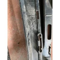 51117459717 / 7459717  BMW 1 SERİSİ F40 SPORT-LUXURY SOL SİS FARI ÇERÇEVESİ