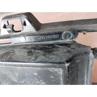 51117462937 / 7462937 BMW 1 SERİSİ F40 ÖN TAMPON IZGARASI 4İ18