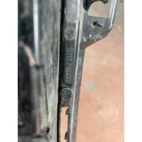 51117462937 / 7462937 BMW 1 SERİSİ F40 ÖN TAMPON ORTA IZGARA
