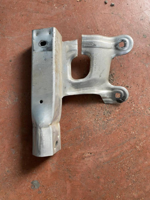 51118051190 / 8051190 BMW 3 SERİSİ F30 F32 2014-19 ÖN TAMPON SAĞ DARBE EMİCİ DEMİR BRAKET | MOTOLAND