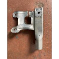 51118051190 / 8051190 BMW 3 SERİSİ F30 F32 2014-19 ÖN TAMPON SAĞ DARBE EMİCİ DEMİR BRAKET | MOTOLAND