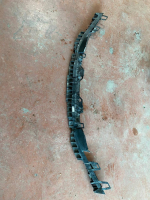 51118081740 / 8081740 BMW 7 SERİSİ G70 ÖN TAMPON ALT MERKEZ DARBE EMİCİ | MOTOLAND