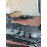 51118085447 / 8085447 BMW 3 SERİSİ G20 LCİ ORTA TAMPON IZGARASI
