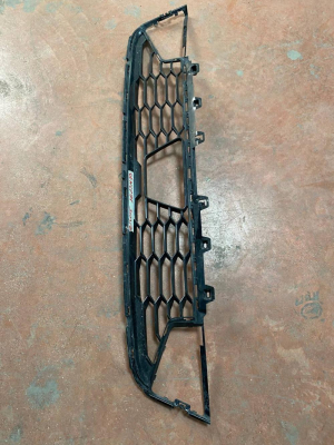 51118085447 / 8085447 BMW 3 SERİSİ G20 M-TECH ÖN TAMPON ORTA IZGARA | MOTOLAND