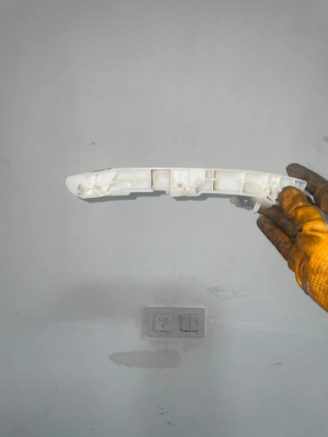 51119464049 / 9464049 BMW 7 SERİSİ G70 ALT BRAKET PARÇASI