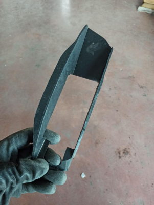 51119477630 BMW İX TAMPON KAPAĞI TAKVİYESİ