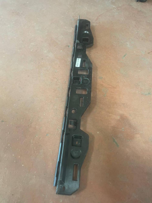 51125A011B7 / 5A011B7 BMW 5 SERİSİ G60 ÖN TAMPON BRAKETİ