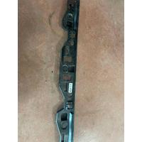 51125A011B7 BMW 5 SERİSİ 2023 2024 G60 ÖN TAMPON BRAKETİ