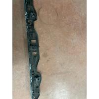 51125A011B7 BMW 5 SERİSİ 2023 2024 G60 ÖN TAMPON BRAKETİ