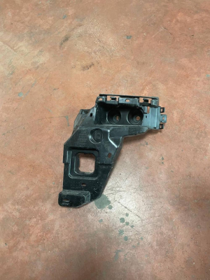 51125A011C1 BMW 5 SERİSİ G60 TAMPON BRAKETİ | MOTOLAND