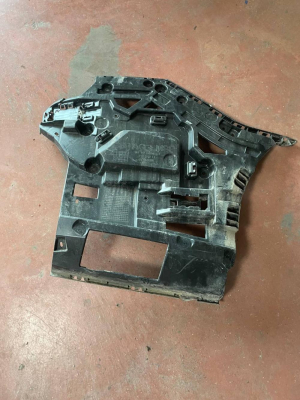 51125A011C4 / 5A011C4 BMW 5 SERİSİ G60 ARKA TAMPON MONTAJ BRAKET