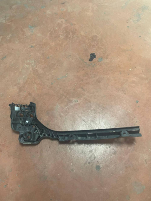 51125A1CC62 / 5A1CC62 BMW 3 SERİSİ G21 ARKA TAMPON MONTAJ BRAKETİ