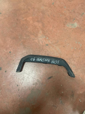 51125A37687 / 5A37687 BMW 5 SERİSİ G60 ARKA TAMPON ÇITASI