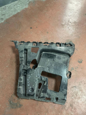 51127256923 / 7256923 BMW 3 SERİSİ F30 TAMPON TAŞIYICI BRAKETİ