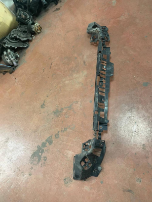 51127371712 / 7371712 BMW 1 SERİSİ F20 ARKA TAMPON BRAKETİ