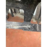 51127371712 / 7371712 BMW 1 SERİSİ F20 ARKA TAMPON BRAKETİ