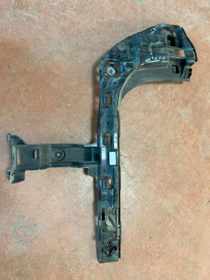 51127381119 / 7381119 BMW X1 F48 ARKA TAMPON SOL BRAKETİ | MOTOLAND