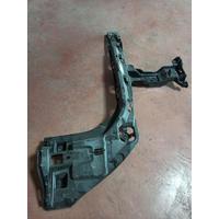 51127381119 / 7381119 BMW X1 F48 F49 ARKA TAMPON BRAKETİ 4H23