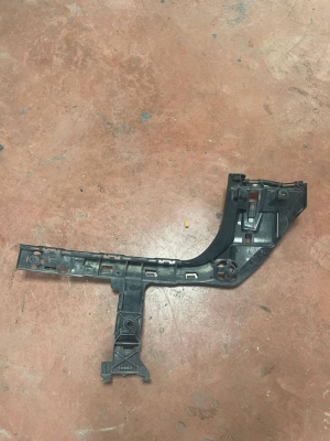 51127381119 / 7381119 BMW X1 SERİSİ F48 ARKA TAMPON İÇ BRAKETİ