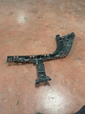 51127381119 / 7381119 BMW X1 SERİSİ F48 TAMPON BRAKETİ