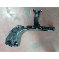 51127381120 / 7381120 BMW X1 F48-F49 ARKA TAMPON SAĞ BRAKETİ