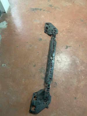51127387297 / 7387297 BMW 5 SERİSİ G30 ARKA TAMPON BRAKETİ