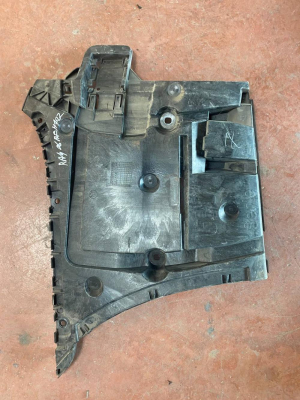 51127387299 / 7387299 BMW 5 SERİSİ G30 ARKA TAMPON SOL BRAKETİ | MOTOLAND